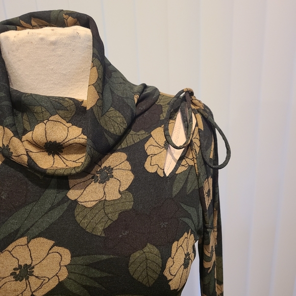 Dress - Picture 5 of 7